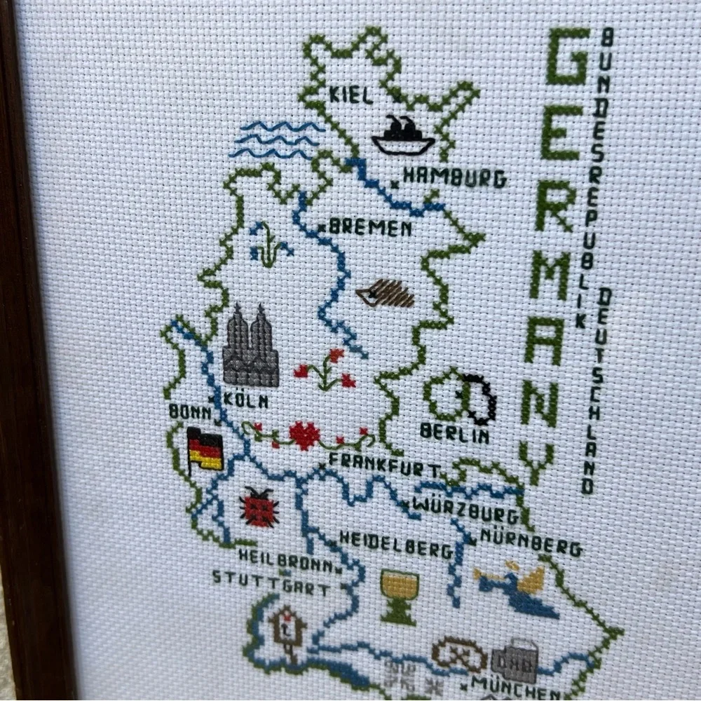 Vintage Cross Stitch Art Map of Germany Framed Berlin Munich Cologne Landmarks - Picture 4 of 4